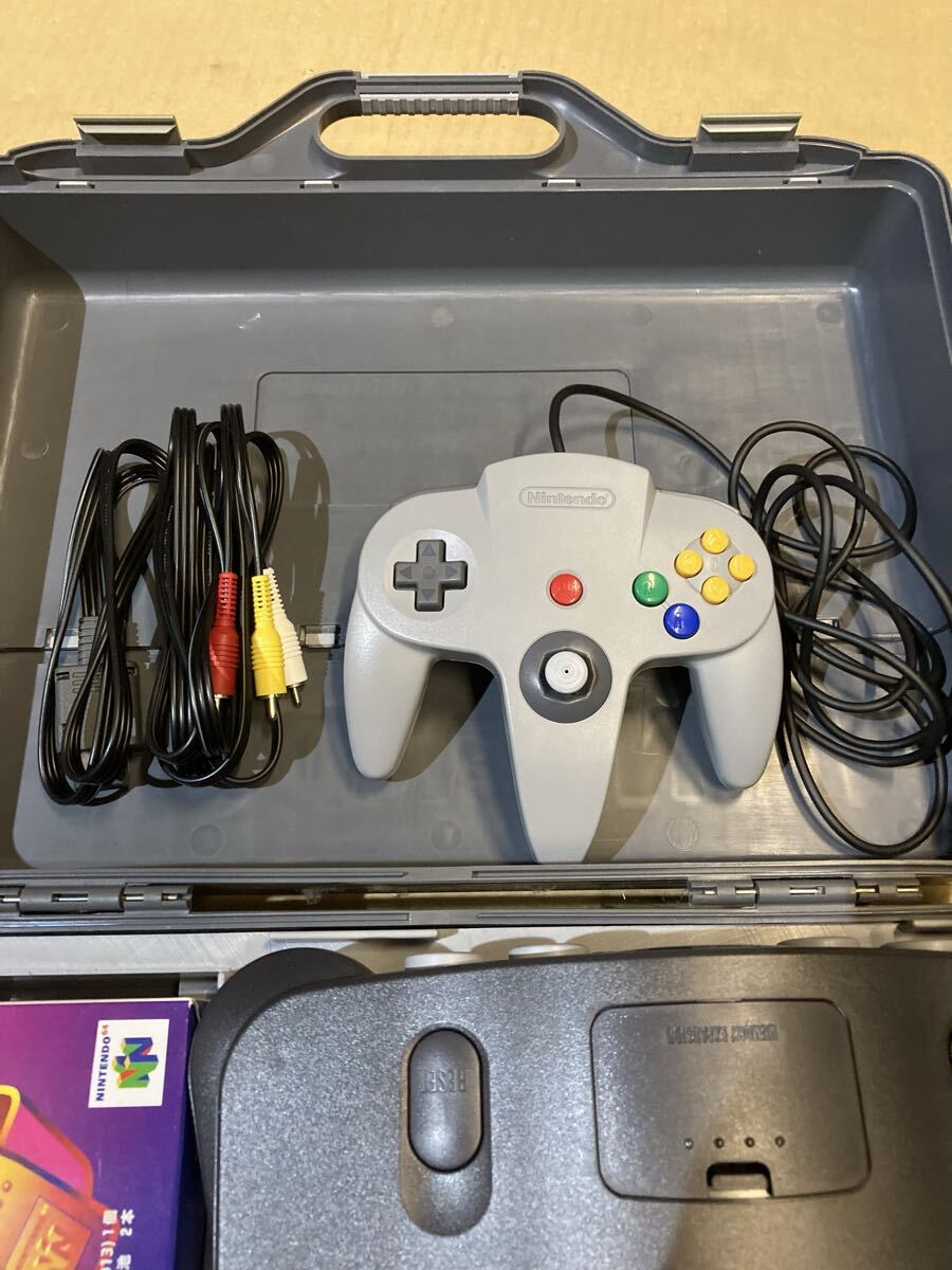 1000円〜ニンテンドー64本体 動作未確認 コントローラー1つ　振動パック2つ 専用収納ケース付き_画像3
