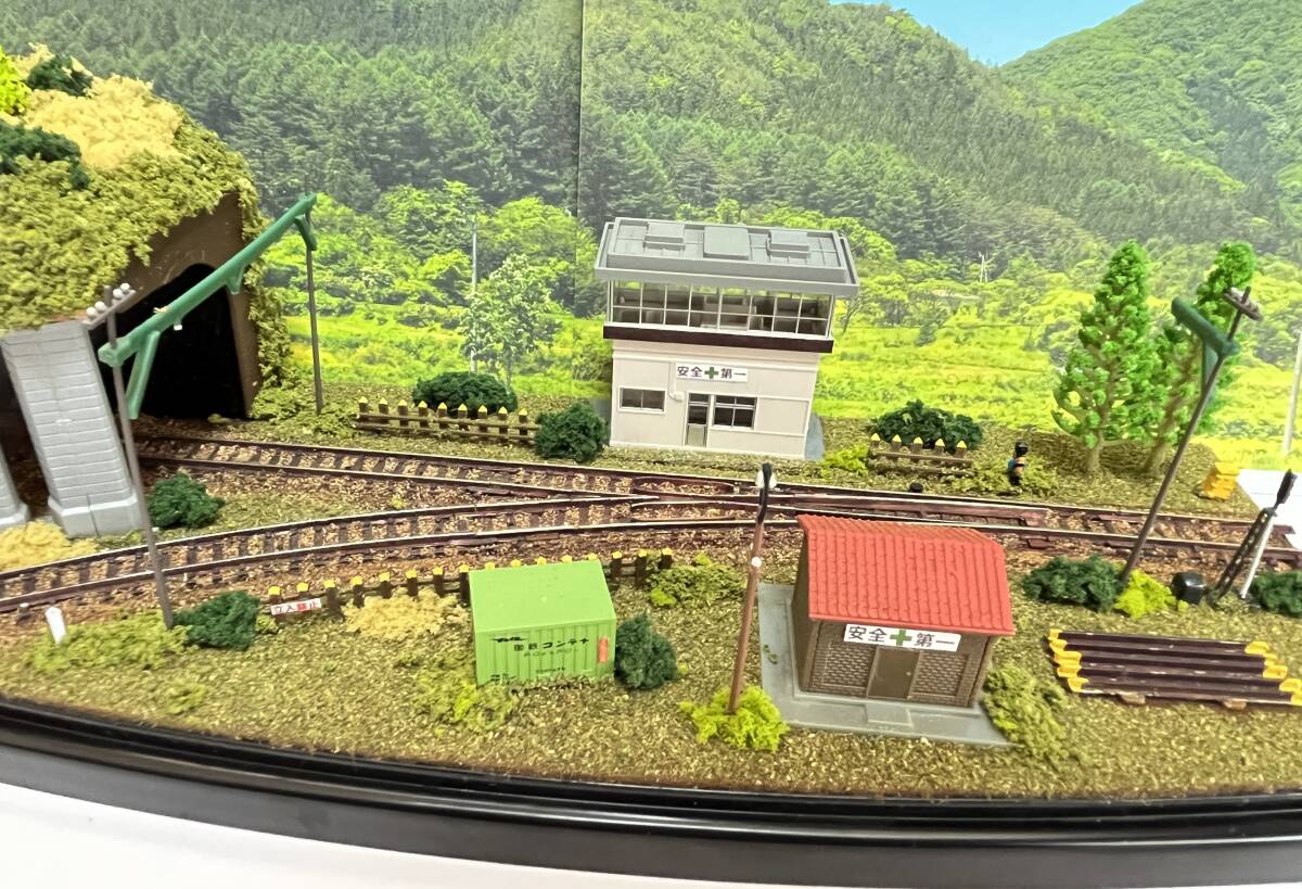 Ｎゲージ展示台　トンネルと信号所のある風景_画像2