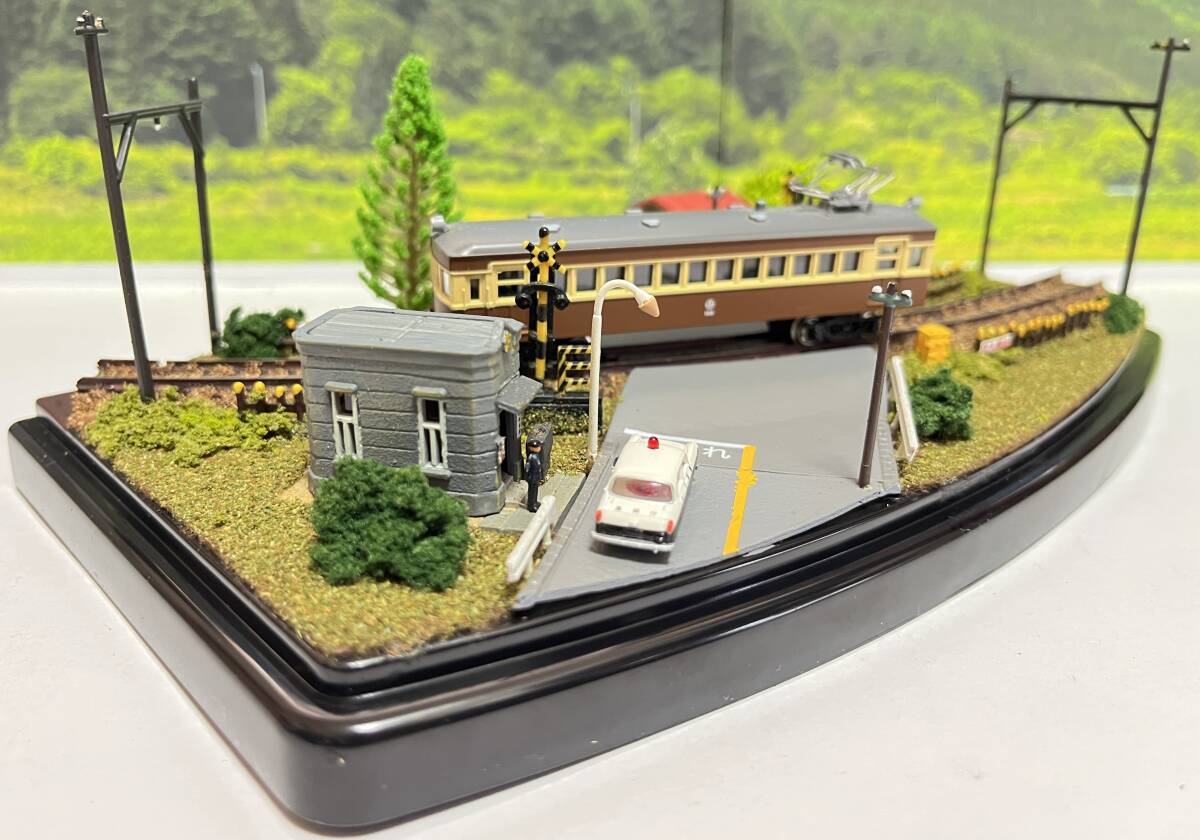 Ｎゲージ展示台　交番と詰所のある踏切風景_画像3