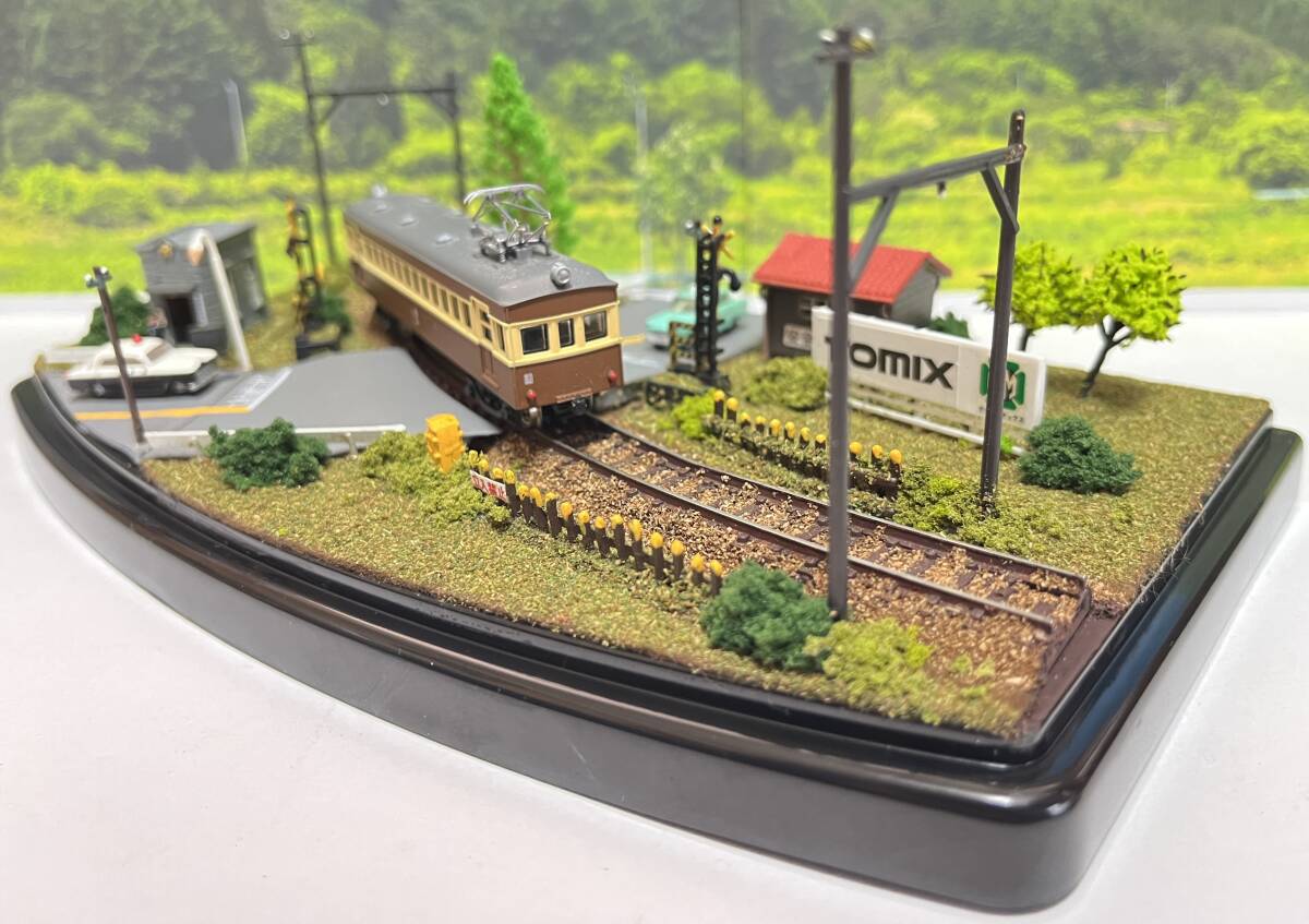 Ｎゲージ展示台　交番と詰所のある踏切風景_画像1
