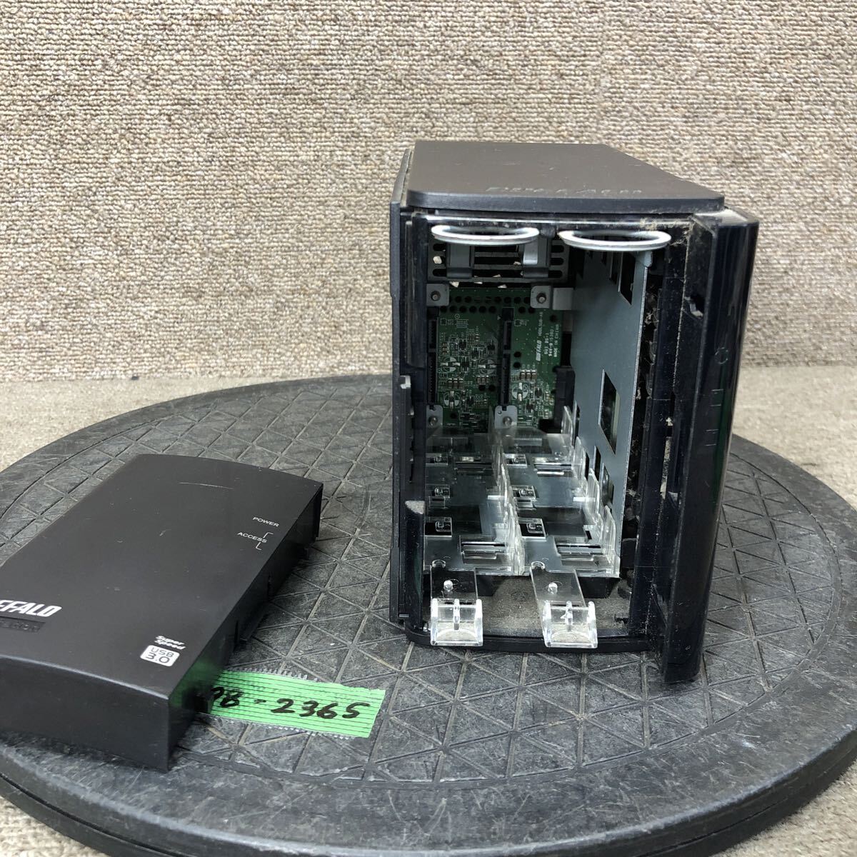 98-2365 激安 PC パーツ HDDケース NAS 2ベイ BUFFALO DriveStation HD-WHU3/R1 HD-WH4TU3/R1 通電.電源オン.オフok HDD無し ジャンク_画像8