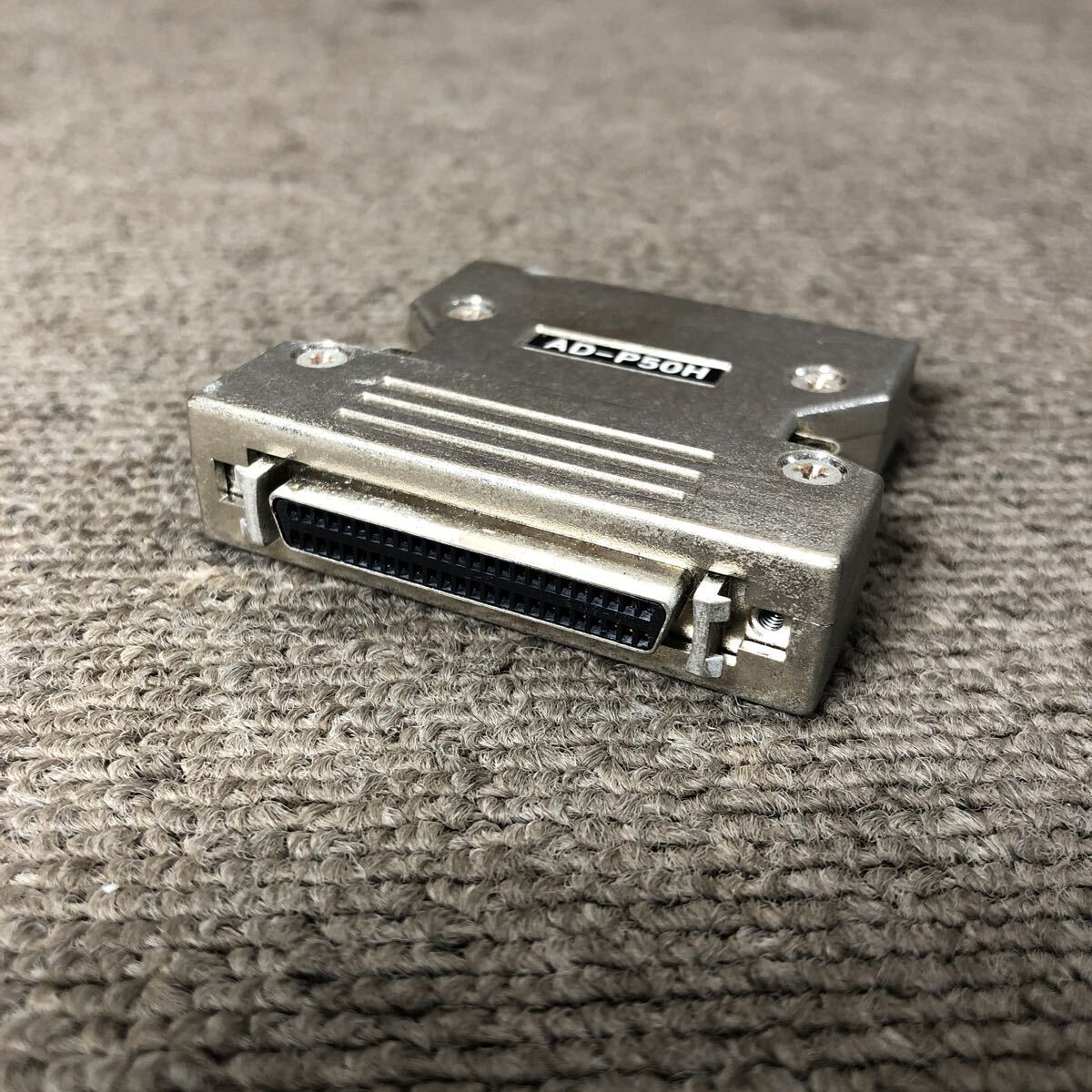 98-2396 激安 レトロPC パーツ SCSI変換アダプター SANWA SUPPLY AD-P50H ピンタイプ50pinをセントロニクスハーフ50pinに変換 未確認 junk_画像4