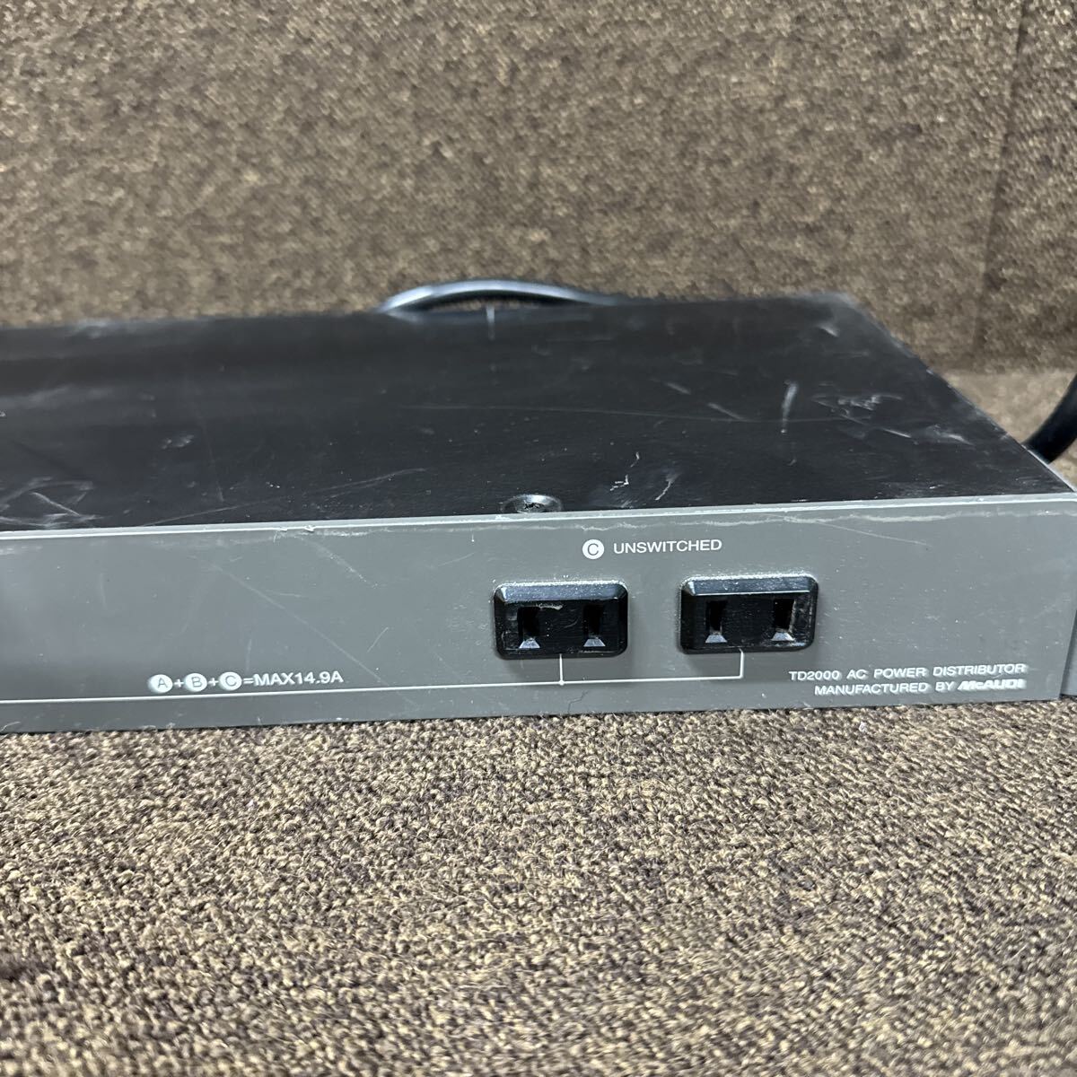 JZ11-71 激安 AC POWER DISTRIBUTOR TD-2000 通電、電源OK 中古現状品 ※3回再出品で処分_画像3