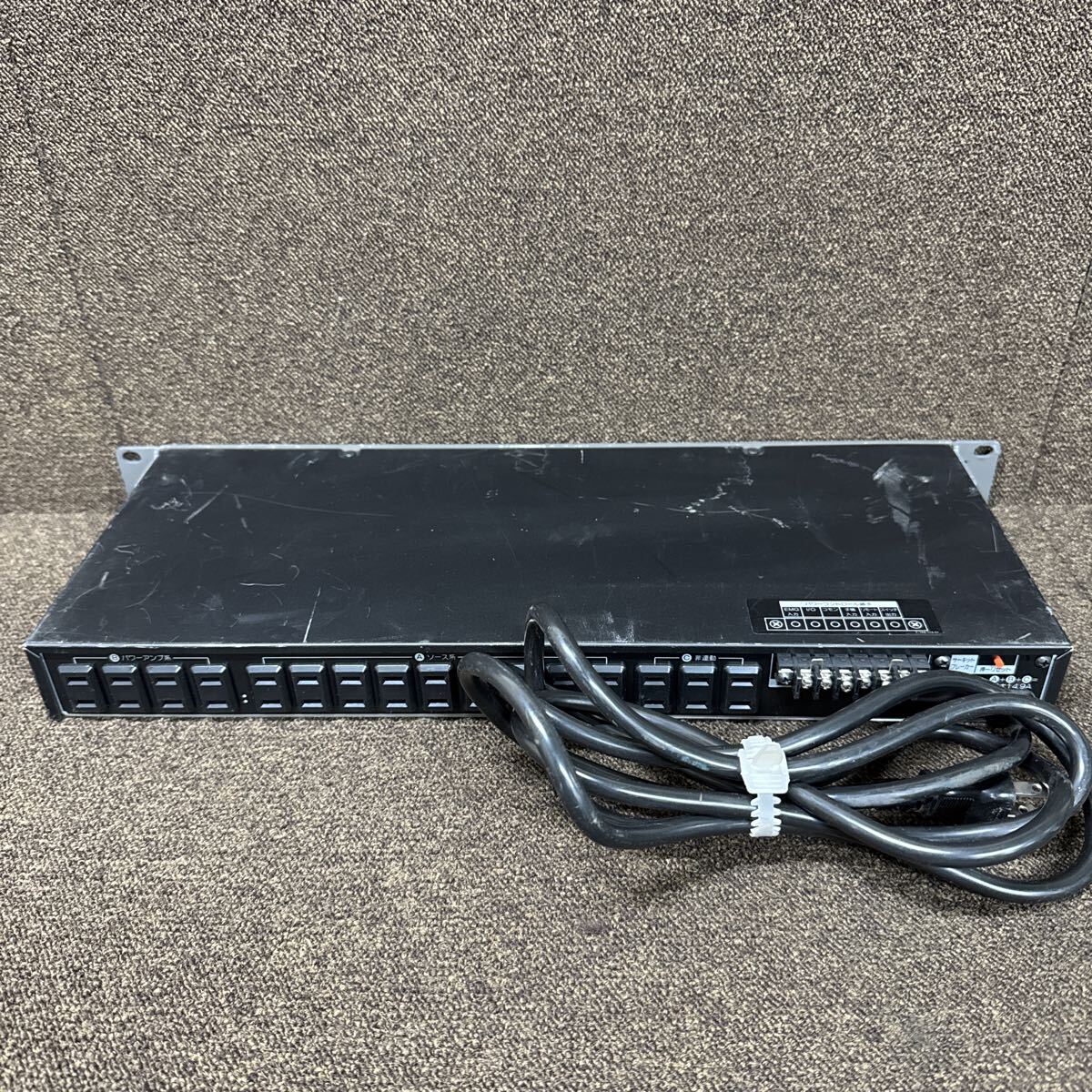 JZ11-71 激安 AC POWER DISTRIBUTOR TD-2000 通電、電源OK 中古現状品 ※3回再出品で処分_画像5