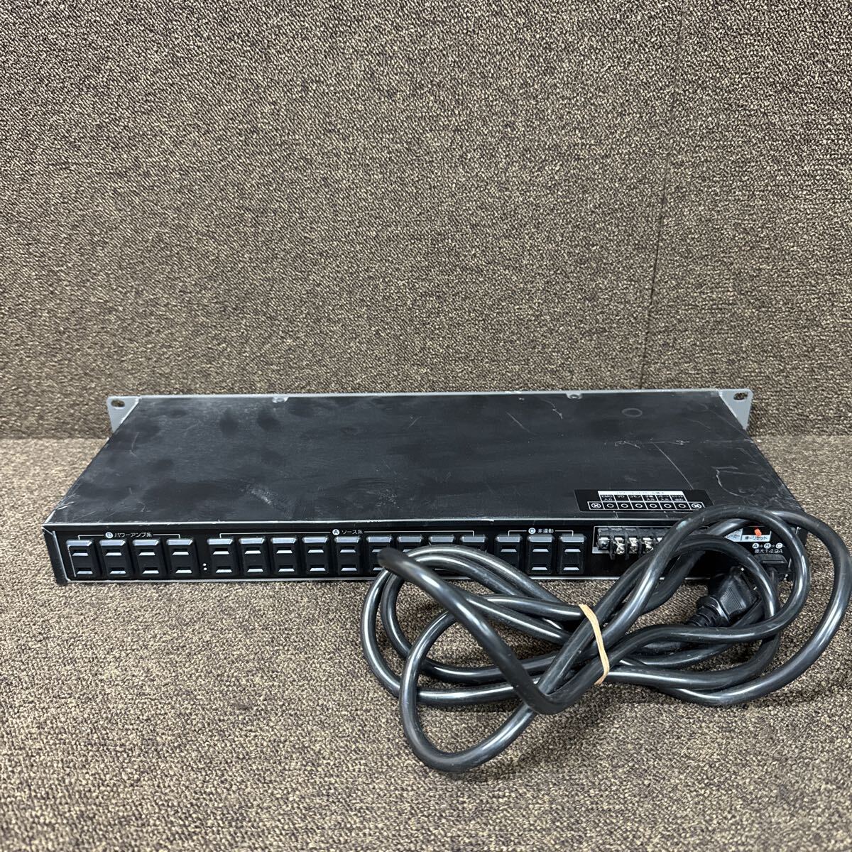 JZ11-75 激安 AC POWER DISTRIBUTOR TD-2000 通電不可 中古現状品 ※3回再出品で処分_画像5