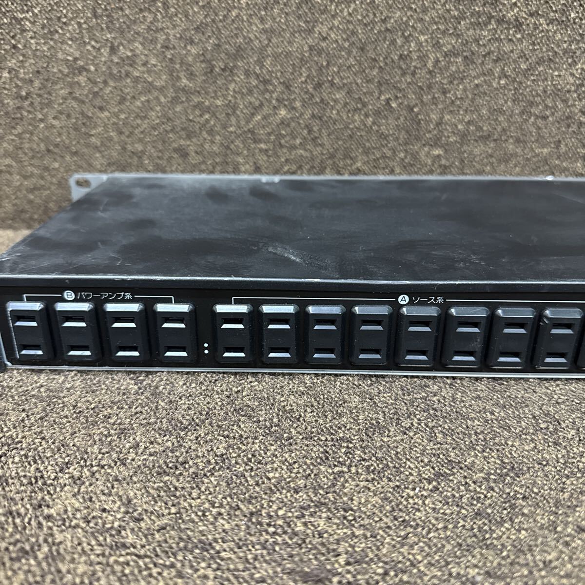 JZ11-75 激安 AC POWER DISTRIBUTOR TD-2000 通電不可 中古現状品 ※3回再出品で処分_画像6