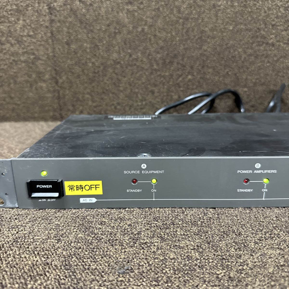 JZ11-76 激安 AC POWER DISTRIBUTOR TD-2000 通電、電源OK 中古現状品 ※3回再出品で処分_画像2