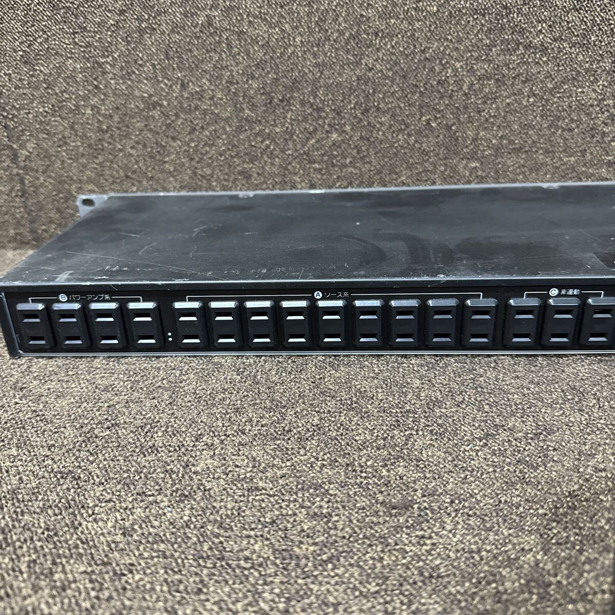 JZ11-76 激安 AC POWER DISTRIBUTOR TD-2000 通電、電源OK 中古現状品 ※3回再出品で処分_画像6