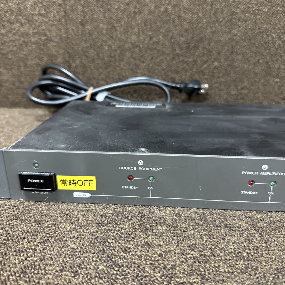 JZ11-77 激安 AC POWER DISTRIBUTOR TD-2000 通電不可 中古現状品 ※3回再出品で処分_画像2