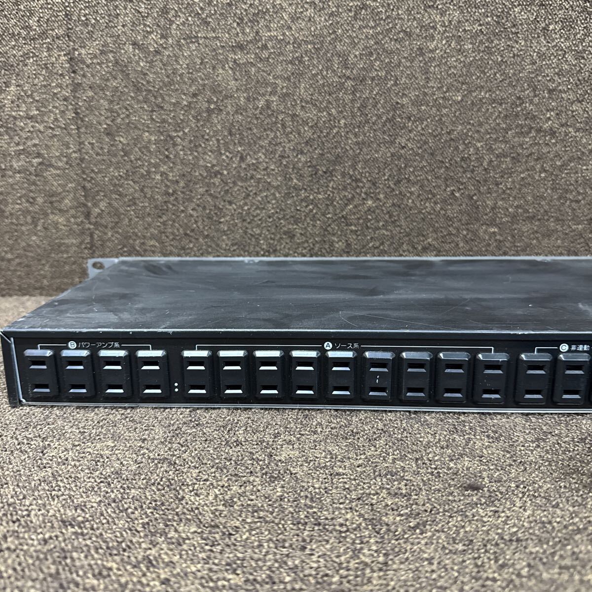 JZ11-77 激安 AC POWER DISTRIBUTOR TD-2000 通電不可 中古現状品 ※3回再出品で処分_画像6