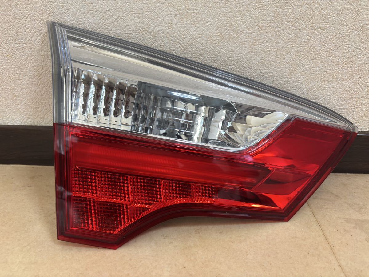 シャトル DAA-GP8 左フィニッシャーパネル 番A068_画像1