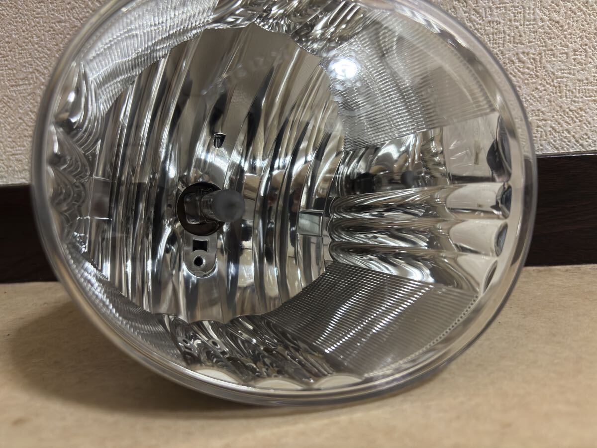 トヨタ 右 フォグランプ 42-34 70ヴォクシー ポルテ エスティマ 番A076_画像3