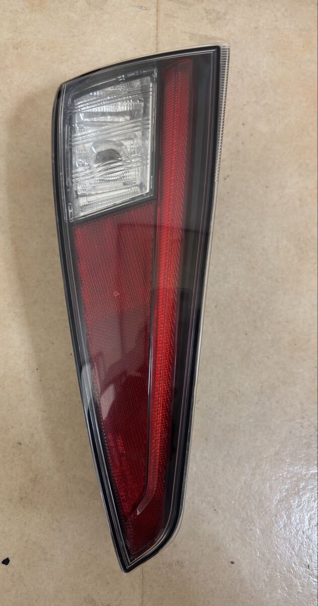 プリウス DAA-ZVW50 左フィニッシャーパネル Sセーフティプラス 218 右テールランプ ICHIKOH 47-78 81591-47020 番A066_画像1