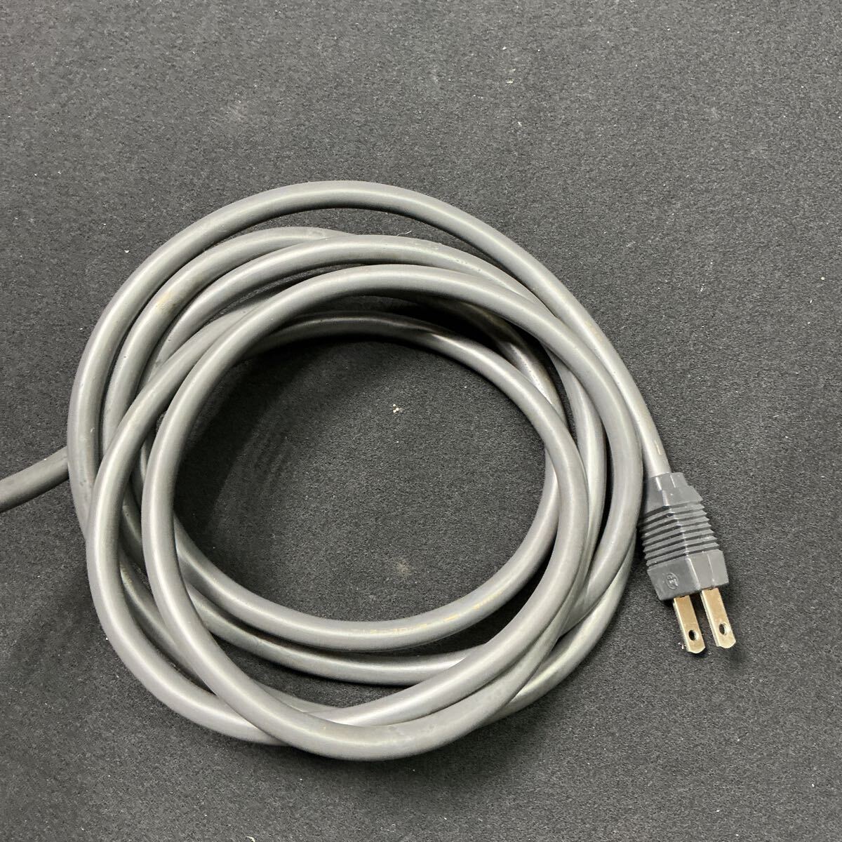 【L8B837】美品 マキタ 電動カンナ 1900B 82mm 木材加工 切削 かんな 鉋 取説 箱 動作品_画像9