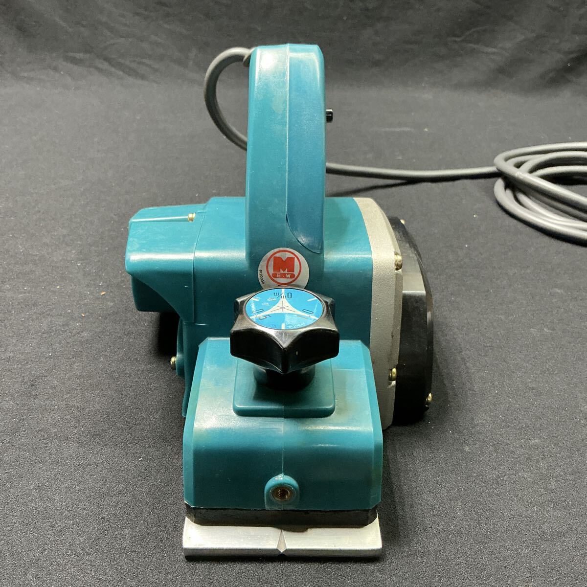 【L8B837】美品 マキタ 電動カンナ 1900B 82mm 木材加工 切削 かんな 鉋 取説 箱 動作品_画像7