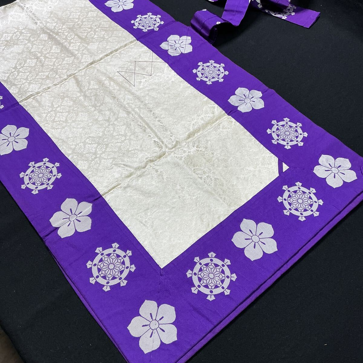 [L6B846].... натуральный шелк ... колесо .. белый × фиолетовый зимний закон необходимо похороны предметы для домашнего буддийского алтаря .. похороны оборудование пачка закон . оберточная бумага под кимоно 