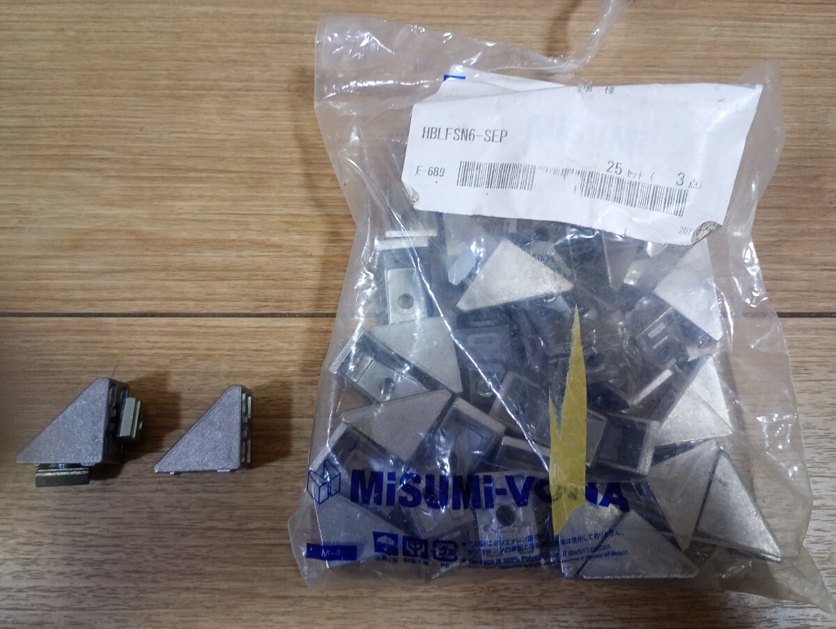 ミスミ(Misumi)6シリーズ■30個くらい■1列溝用■HBLFSN6-C■溝幅8ｍｍ■突起付反転ブラケット_画像1
