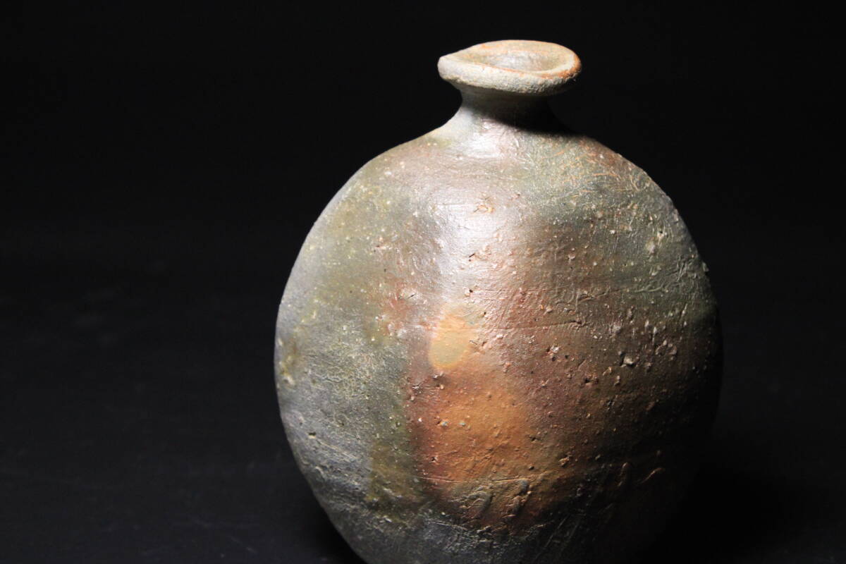 □■和モダン！金重まこと　備前扁壷徳利　菱形　酒器 一輪挿し 花入　窯変 景色の良い逸品！■□父：金重素山　懐石　料亭　日本酒_画像5