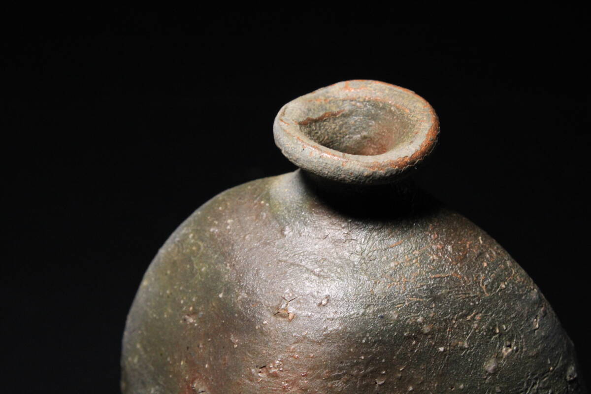 □■和モダン！金重まこと　備前扁壷徳利　菱形　酒器 一輪挿し 花入　窯変 景色の良い逸品！■□父：金重素山　懐石　料亭　日本酒_画像6