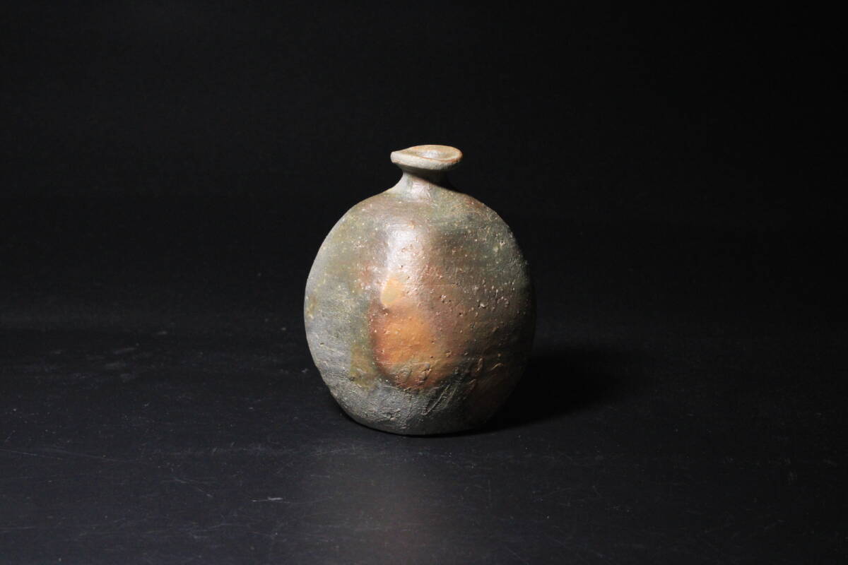 □■和モダン！金重まこと　備前扁壷徳利　菱形　酒器 一輪挿し 花入　窯変 景色の良い逸品！■□父：金重素山　懐石　料亭　日本酒_画像10