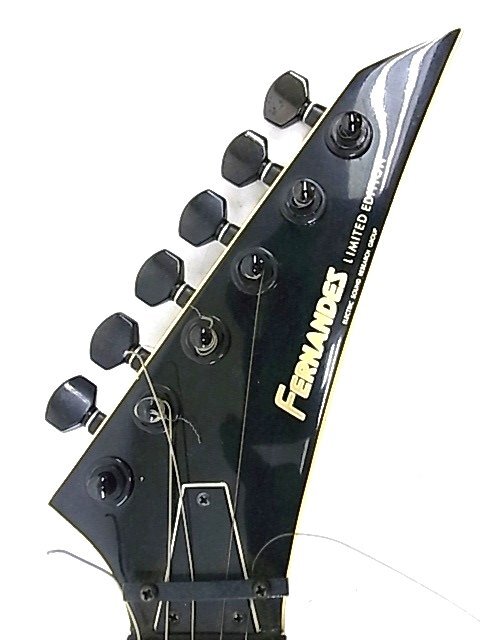 h1460　FERNANDES LIMITED EDITION フェルナンデス リミテッドエディション エレキギター 弦切れ有 専用ケース付 音出しOK_画像4