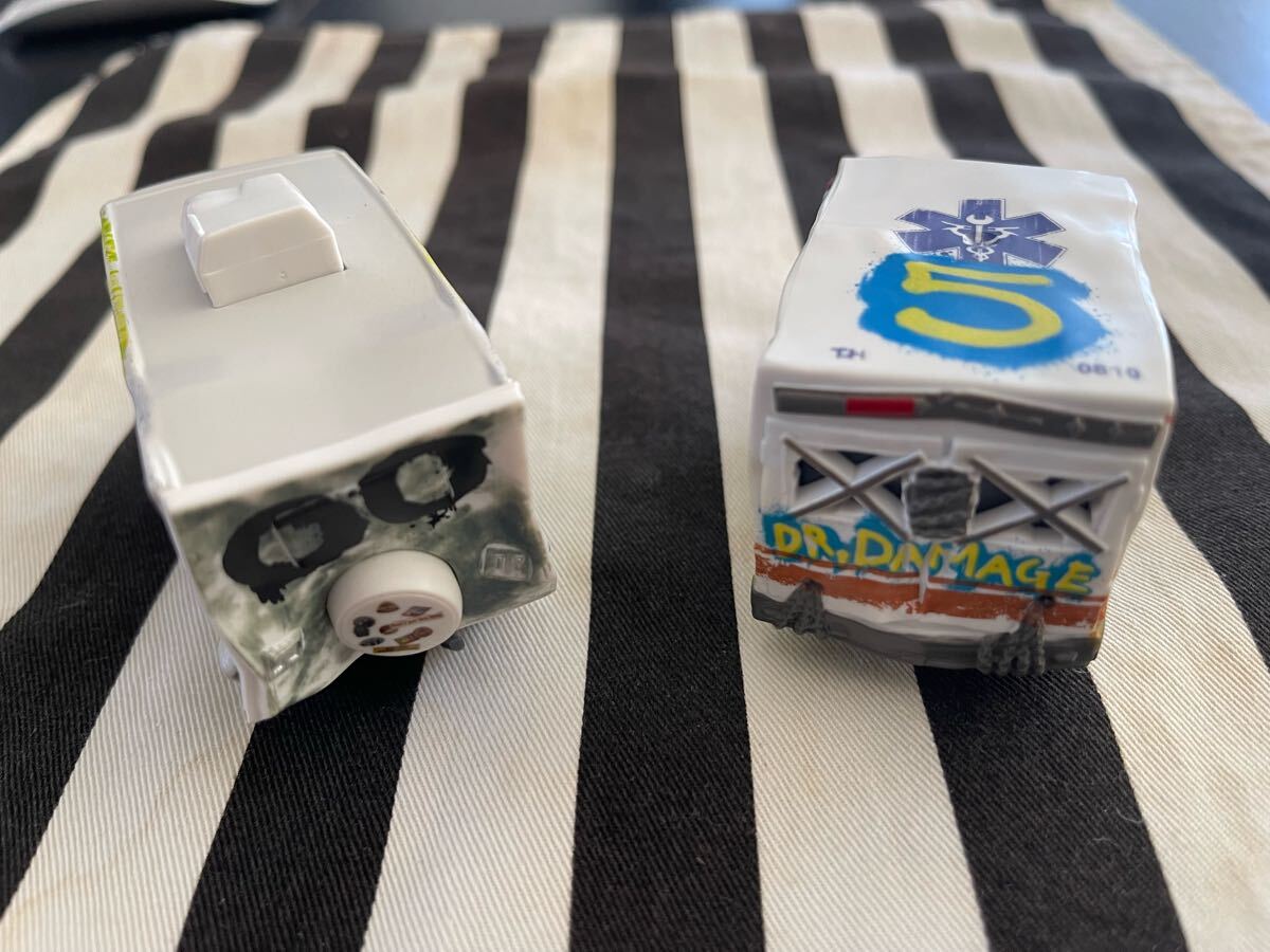 新品　絶版カーズ ミニカー　アーヴィー　ドクターダメージセット_画像2