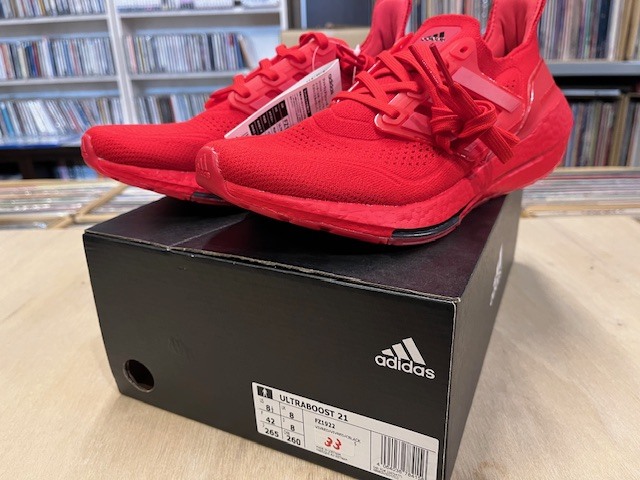 【新品未使用】　アディダススニーカー　ULTRABOOST21　　FZ1922　　26.5㎝_画像1