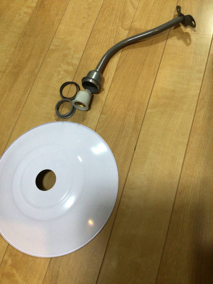 ⑧ 白の電笠付き電球用ブラケット 昭和レトロ アンティーク ウオールライト 古民家 壁灯 ブラケットライト_画像4
