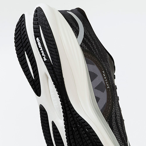 プーマ 30cm ヴェロシティ ニトロ 税込定価14300円 ブラック ホワイト PUMA VELOCITY NITRO 3 メンズ ランニングシューズ スニーカー 黒 白_画像7