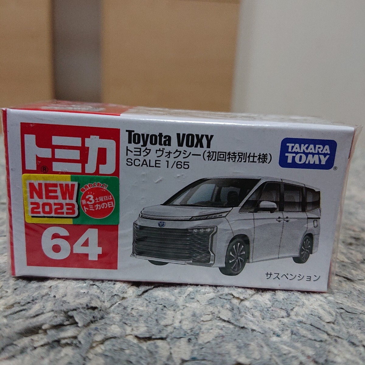 トミカ No.64 ヴォクシー 新型 初回特別仕様 未開封 ホワイト TOYOTA_画像1