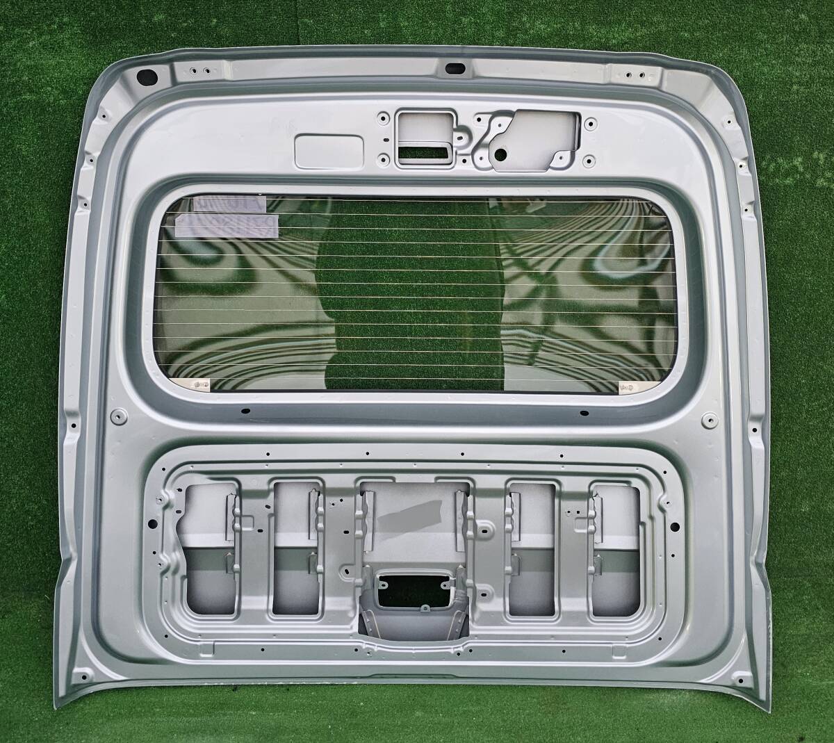 「R711S009」ダイハツ ハイゼット カーゴ 【S700V S710V】★再生品★ リア ゲート／バックドア ★S28★個人様宅配送不可★_画像8