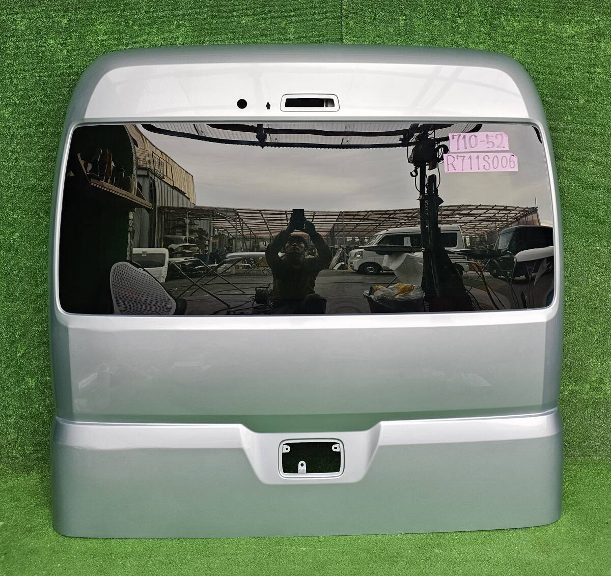 「R711S006」ダイハツ ハイゼット カーゴ 【S700V S710V】★B級再生品★ リア ゲート/バックドア ★S28★個人様宅配送不可★_画像1