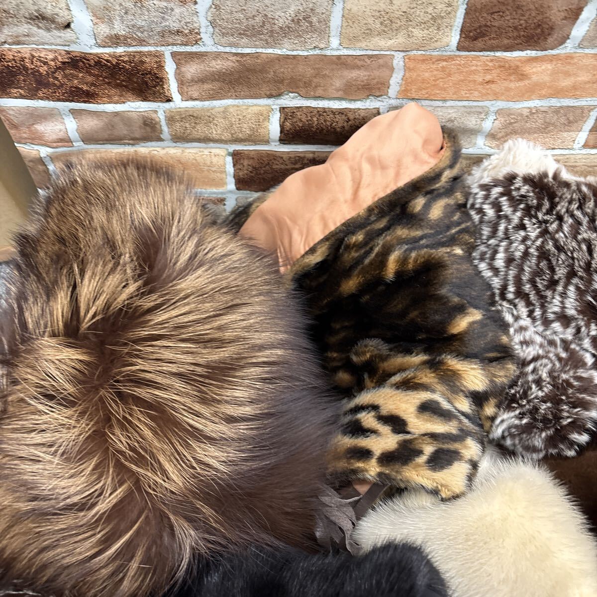 ●1円スタート●ファーショール 大量まとめ売り ② フォックス ミンク 他 リアルファー 毛皮 マフラー ティペット ファー小物 HS7055_画像2