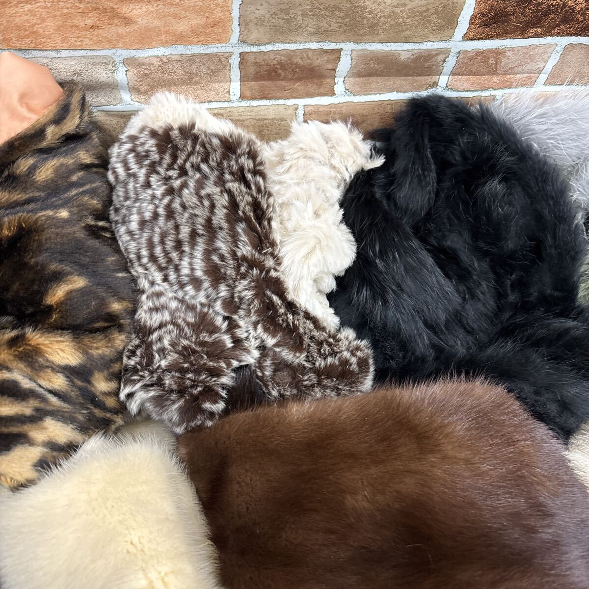 ●1円スタート●ファーショール 大量まとめ売り ② フォックス ミンク 他 リアルファー 毛皮 マフラー ティペット ファー小物 HS7055_画像3