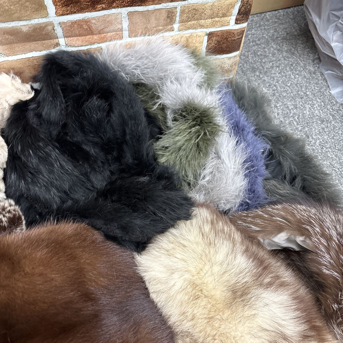 ●1円スタート●ファーショール 大量まとめ売り ② フォックス ミンク 他 リアルファー 毛皮 マフラー ティペット ファー小物 HS7055_画像4