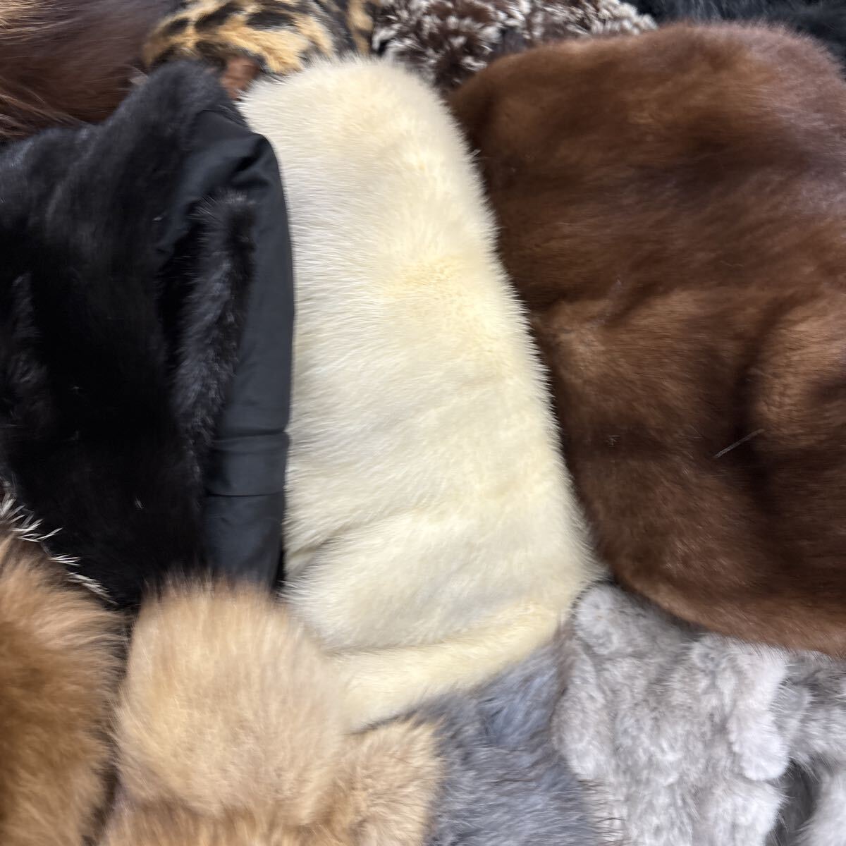 ●1円スタート●ファーショール 大量まとめ売り ② フォックス ミンク 他 リアルファー 毛皮 マフラー ティペット ファー小物 HS7055_画像6