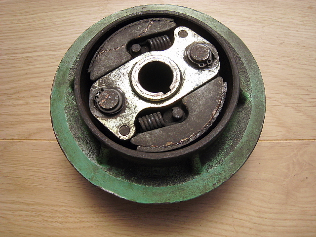 遠心クラッチプーリー　 Aベルト2本掛け　プーリー　シャフト20φ　キー幅5mm_画像2