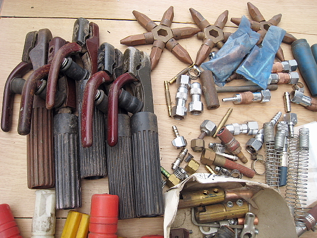  電気・ガス溶接周辺部材　アーク溶接グリップ　酸素用バルブ　新品・中古火口　切断機　種類いろいろ　_画像2