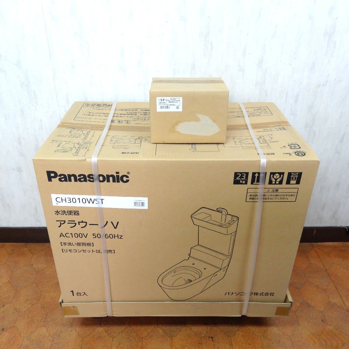 イ【新品未開封】2点セット Panasonic 手洗い付き水洗便器 アラウーノⅤ CH3010WST と、CH301F 配管 標準床排水用のセット ※便座なし　①_画像2