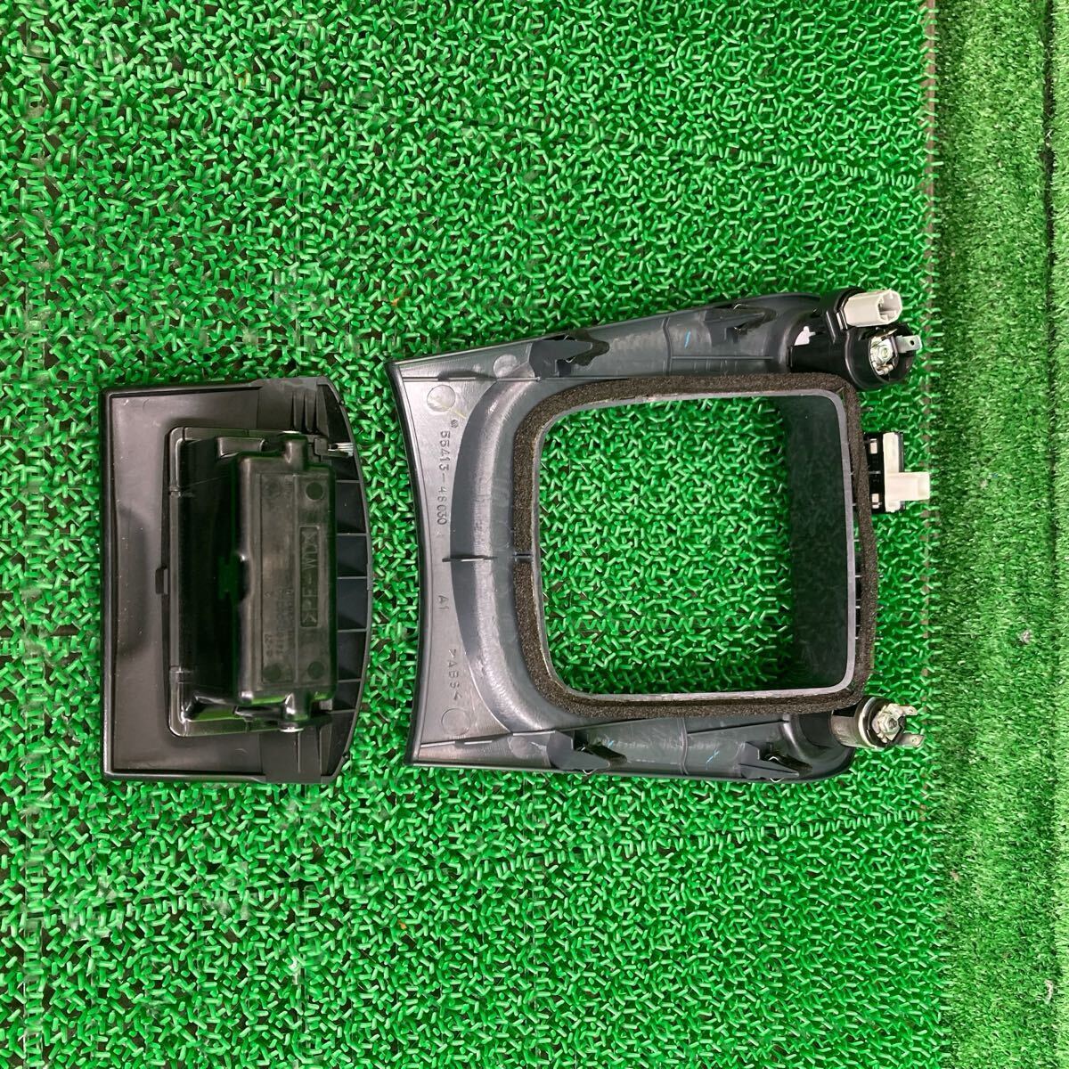 クルーガーV (Toyota / トヨタ) ACU20 純正 シフトパネル 灰皿 ACU25(FACU20-FR708-202-05)_画像6