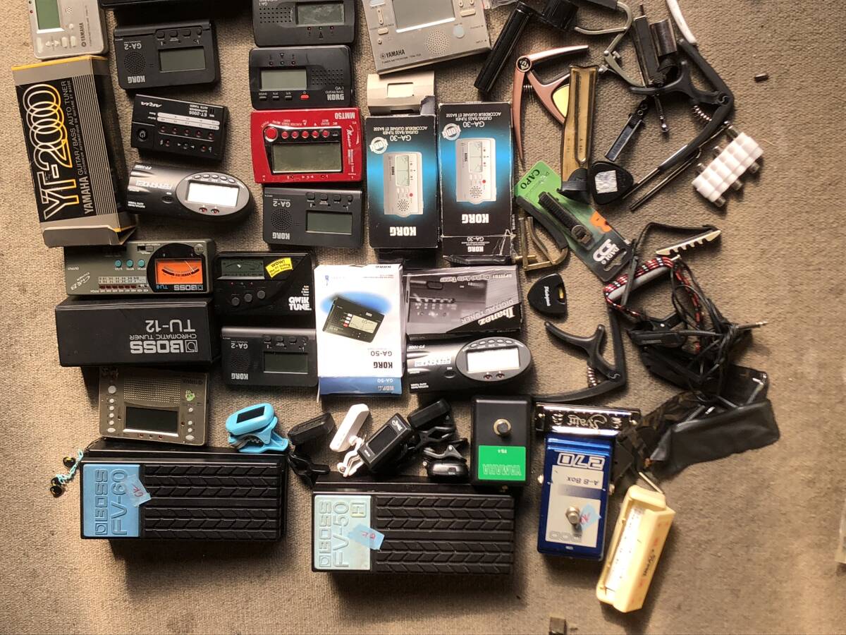 ◆◇ギター用　チューナー　カポタスト、クロップ等色々 ジャンク品◇◆_画像1