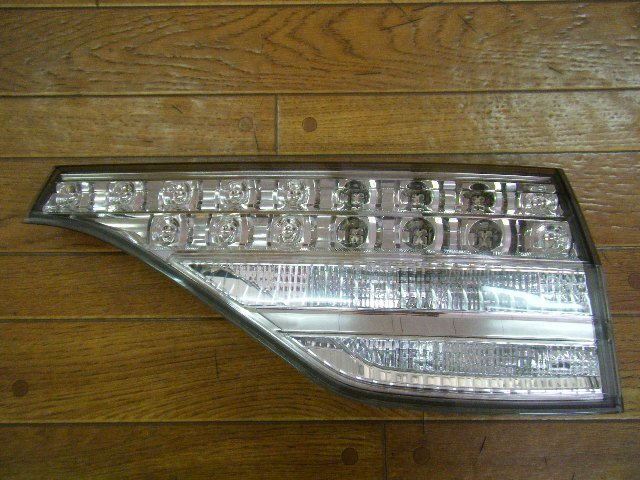 ５０　エスティマ　前期　純正　クリア　テールランプ　右　内側　ＩＣＨＩＫＯＨ ２８－１９７　P4872_画像1