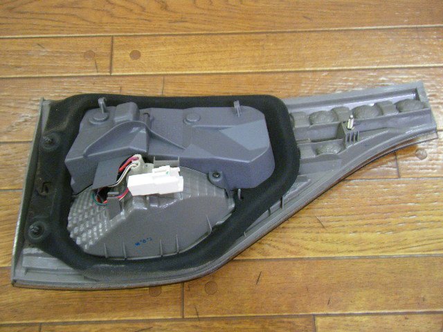 ５０　エスティマ　前期　純正　クリア　テールランプ　右　内側　ＩＣＨＩＫＯＨ ２８－１９７　P4872_画像8