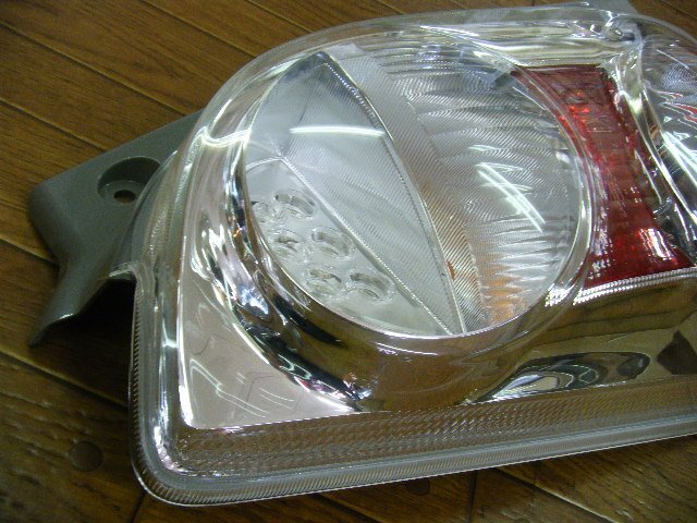 30 パッソ 前期 +Hana ハナ 純正 テール 左 LH　KOITO 220‐51004　P4866_画像4