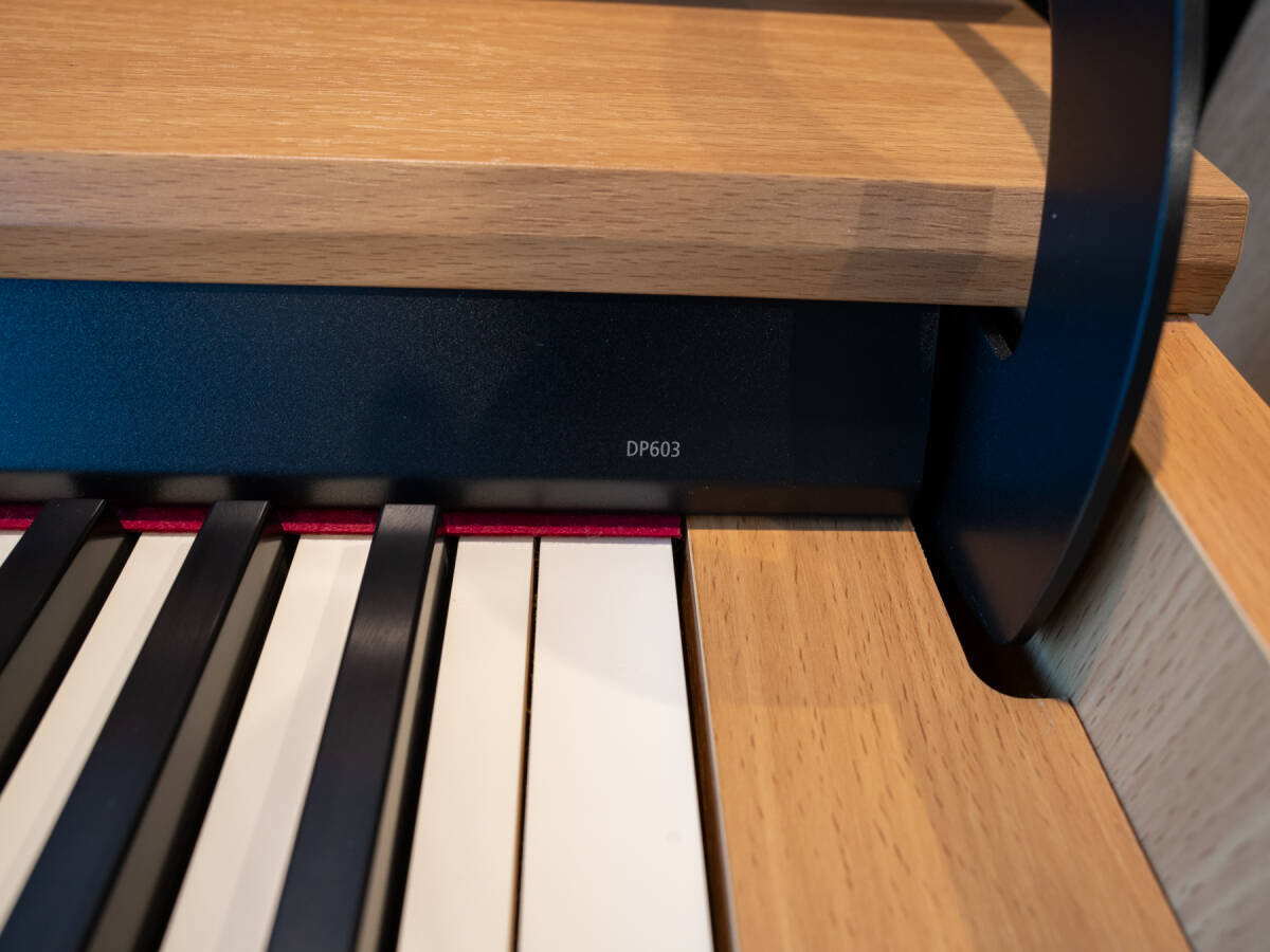 【岡山発】ローランド　中古電子ピアノ　DP603-NB　椅子付属　ナチュラルビーチ_画像3