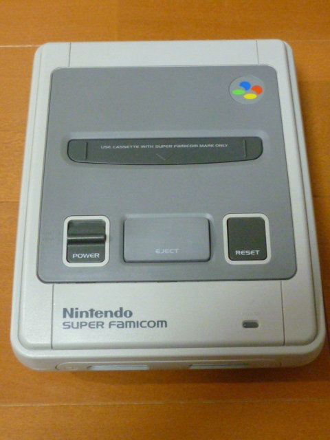 〔レストア244〕スーパーファミコン(後期型) SFC フルセット 美品 分解清掃 コンデンサ交換 漂白 除菌 動作確認済み 取説コピー付き_画像2