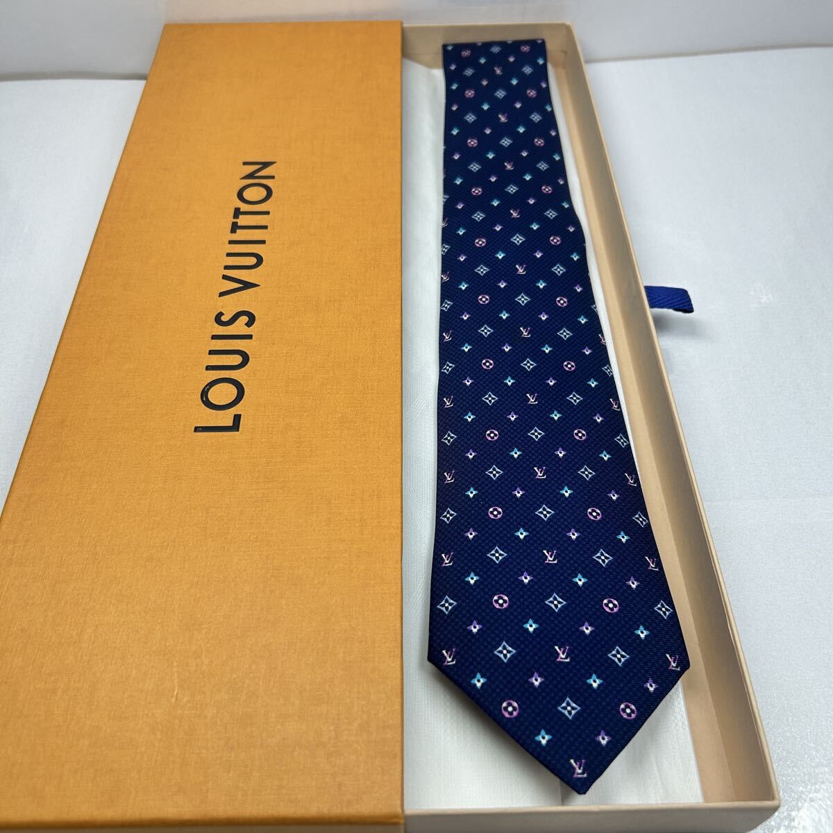 LOUIS VUITTON ルイヴィトン 極美品 現行 ネクタイ モノグラム シルク100 ネイビー_画像2