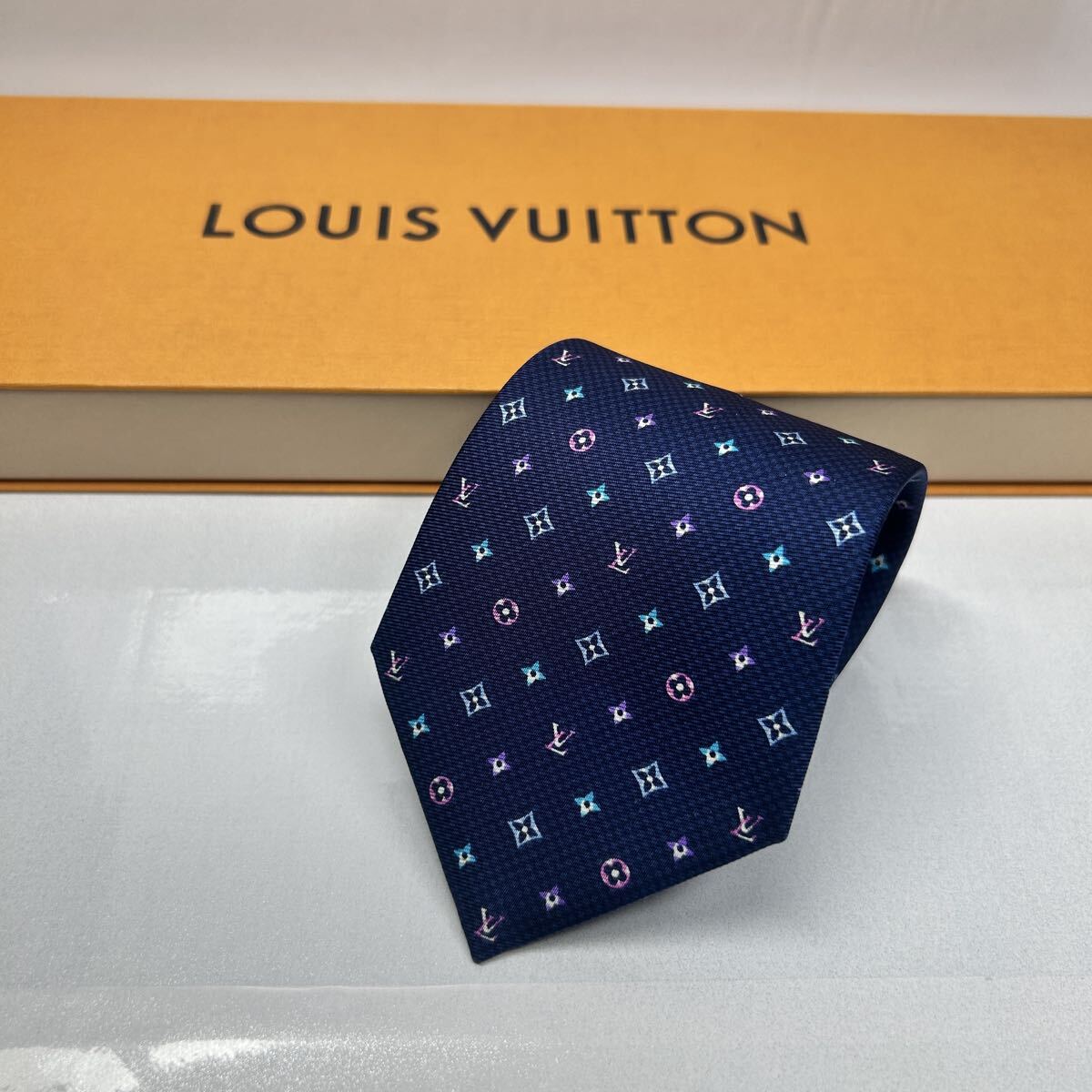 LOUIS VUITTON ルイヴィトン 極美品 現行 ネクタイ モノグラム シルク100 ネイビー_画像3