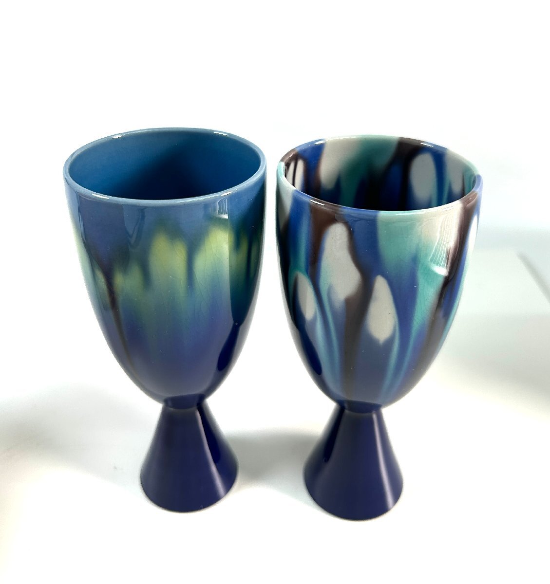 【和の美】 ★1円スタート★ 人間国宝　栁雨軒三代　徳田八十吉（正彦）　燿彩　ペアカップ　共箱あり　青　磁器　陶磁器　冷酒　九谷焼_画像1