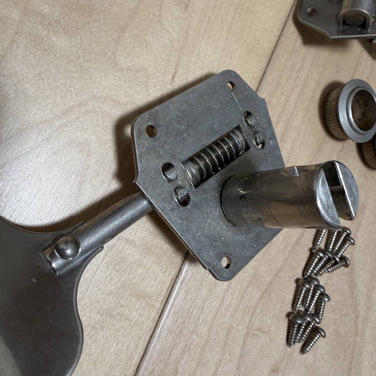 【中古】Fender Pure Vintage Bass Tuning Machine Set パーツ取り外し品_画像3